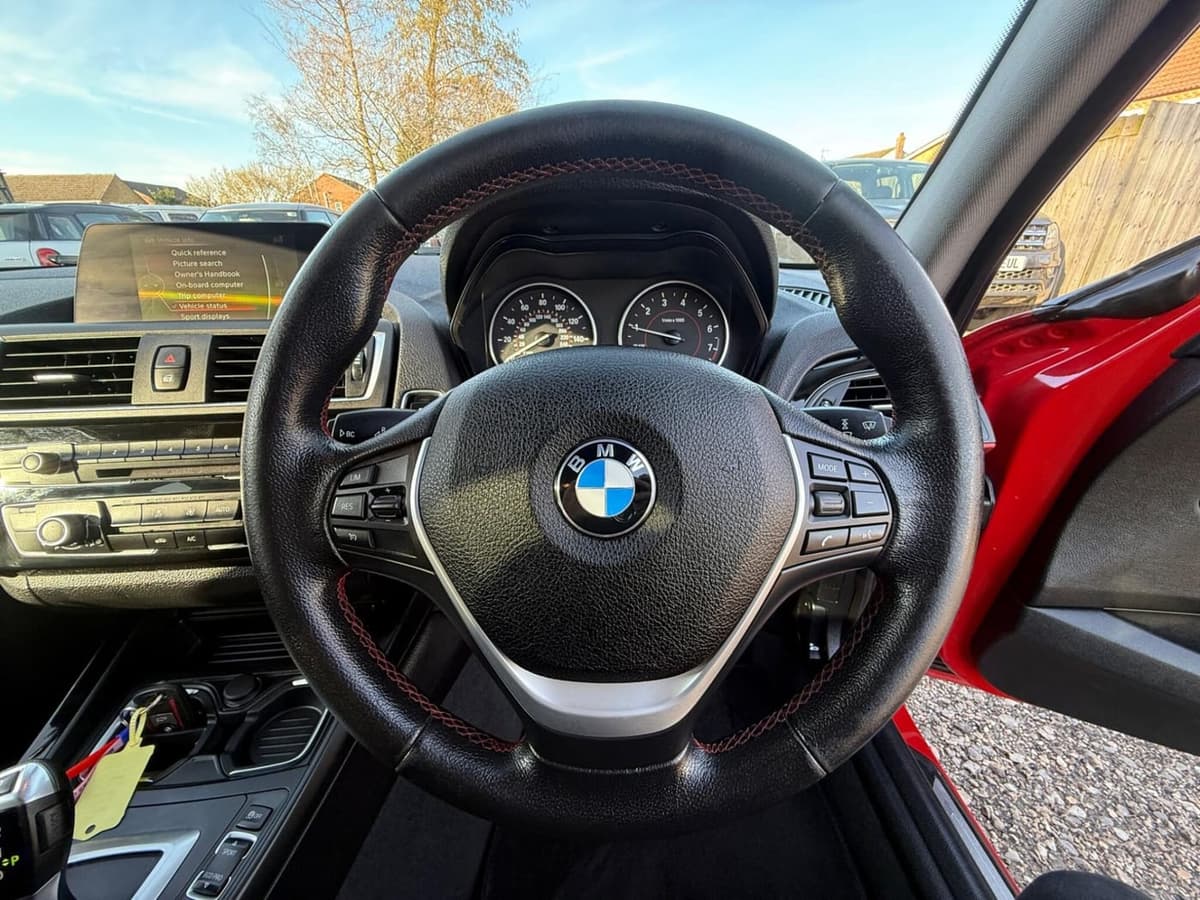 2016 BMW 1 Series - image 2